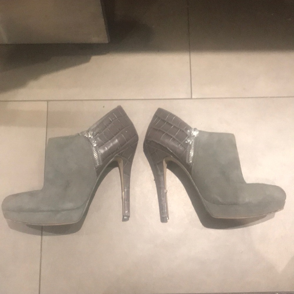 Michael Kors size 8 heels booties suede